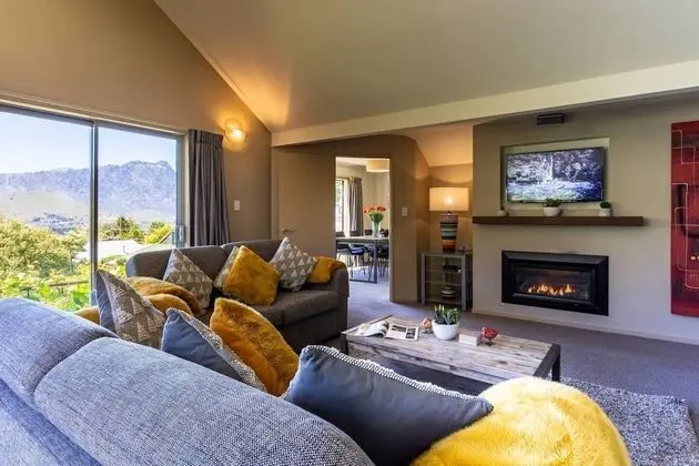 Distinctive Mountain View Spacious Home