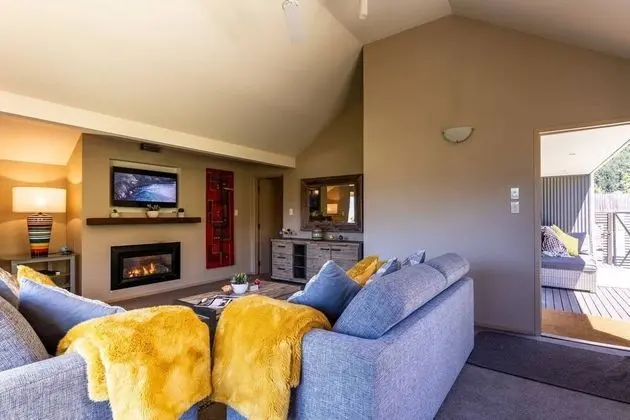 Distinctive Mountain View Spacious Home - Oda Düzeni