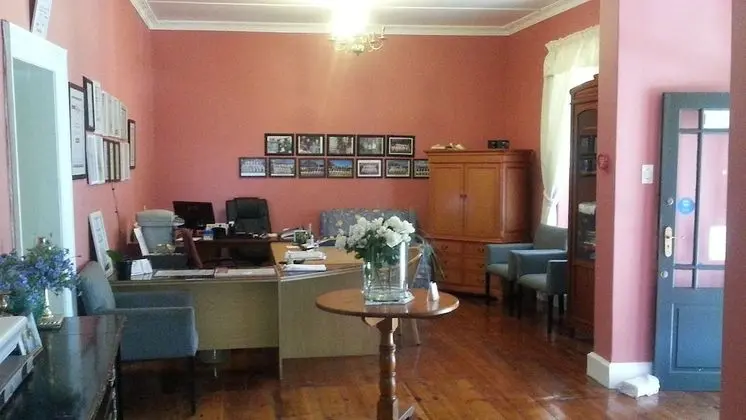 District Six Guesthouse - Lobi