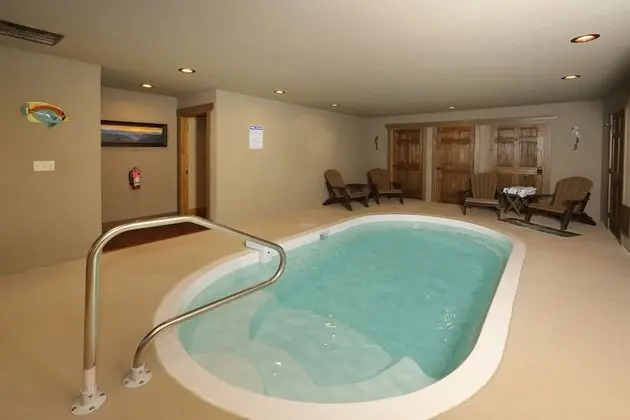 Dive Right In - Four Bedroom Chalet - Spa