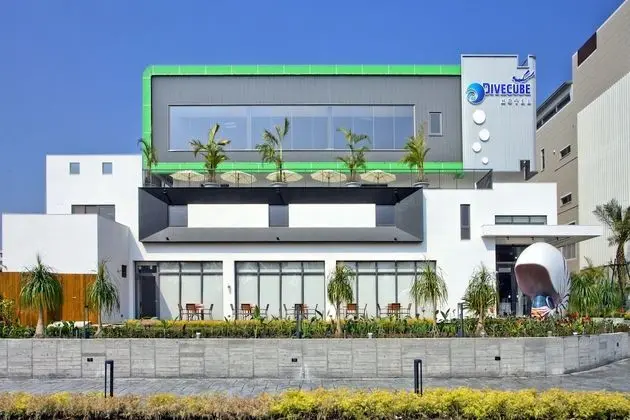 DiveCube Hotel