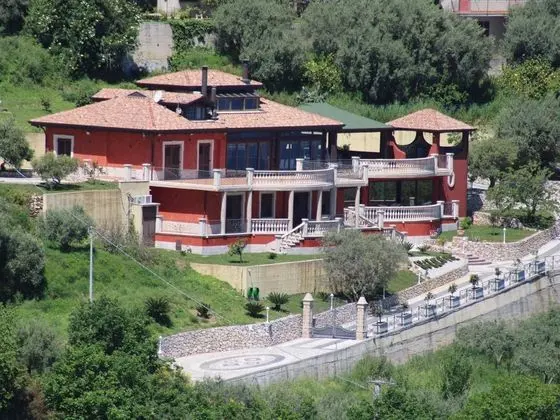 Divine Holiday Home in Giosa Marea with Sauna & Hot Tub - Dış Mekan