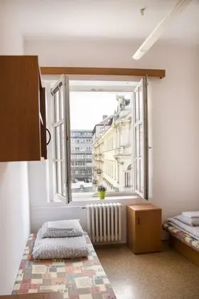 Dizzy Daisy Hostel - Oda