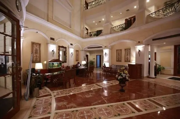 DLF Club 4