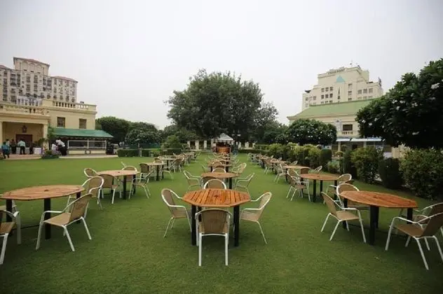 DLF Club 4