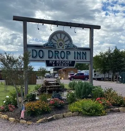 Do Drop Inn RV Resort and Cabins - Dış Mekan