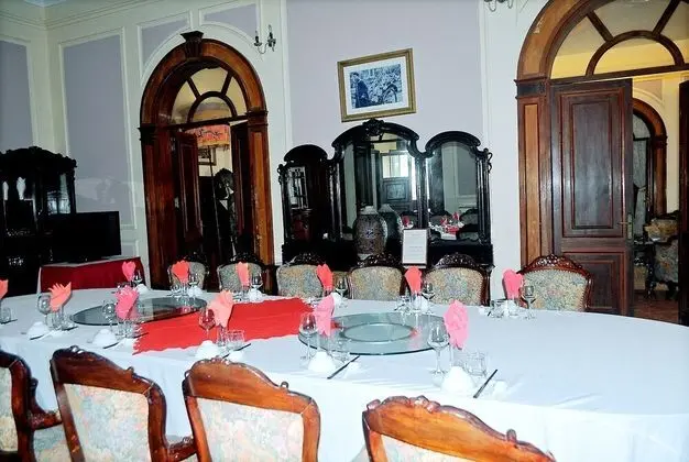 Do Son Villa - Villa of Bao Dai King - Yerinde Yemek