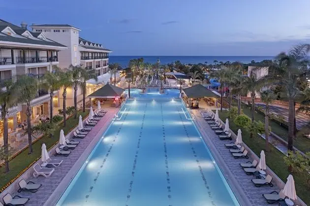 DOBEDAN BEACH RESORT COMFORT - Havuz