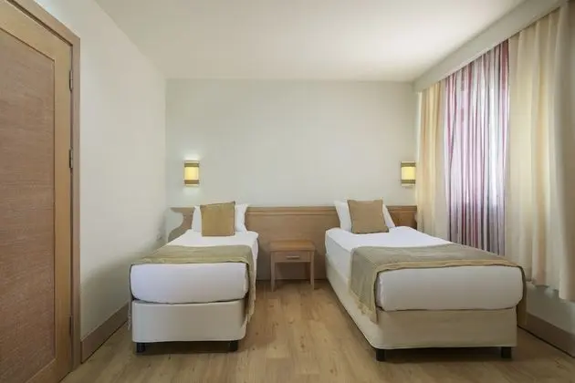 DOBEDAN BEACH RESORT COMFORT - Oda