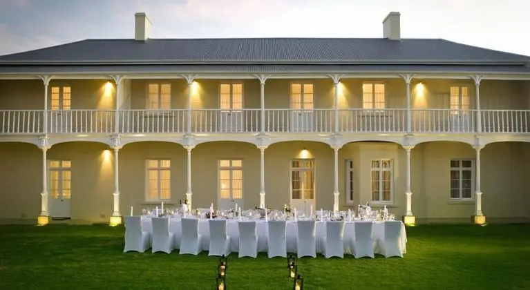 Dock House - Genel