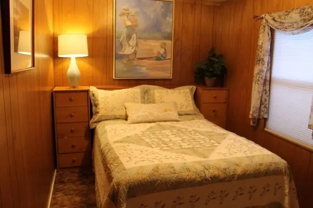 Dog Friendly Cabin Only Steps to the Lake - Oda