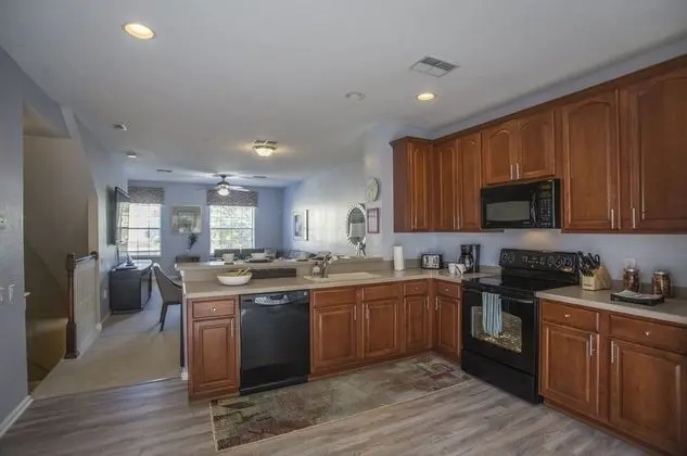 Dolce Deluxe Townhome 3 Bedroom Condo by Redawning - Mutfak