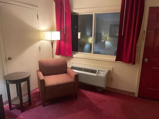 Dollinger's Motor Inn - Oturma Alanı