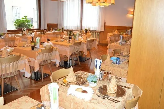 Hotel Dolomiti Pinzolo Double Room - Yerinde Yemek