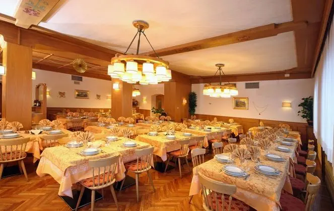 Hotel Dolomiti Pinzolo - Yerinde Yemek