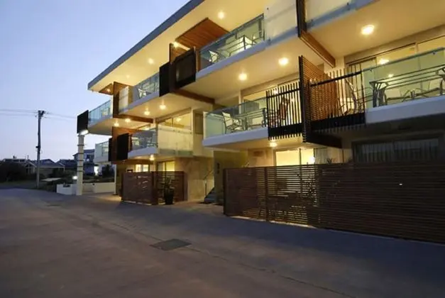 The Dolphin Apartments - Dış Mekan
