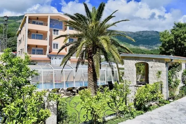Villa Dolphin apartments