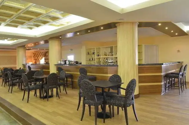 Dolphin Bay Family Beach Resort - Lobi