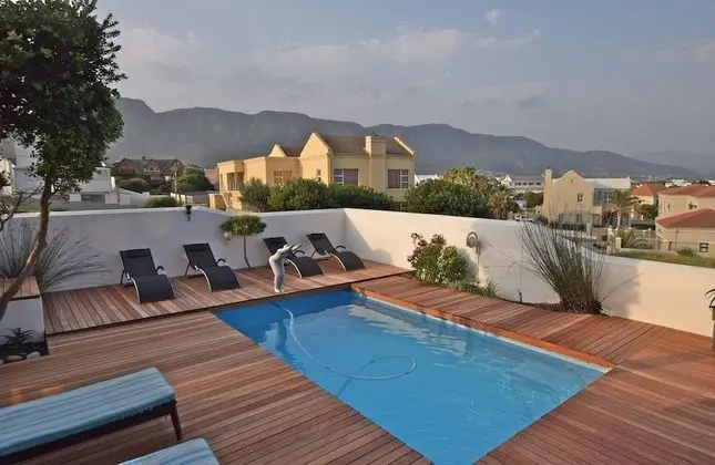 Dolphin House Apartments