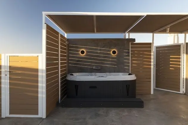 Dolphin Luxury Apartments - Havuz