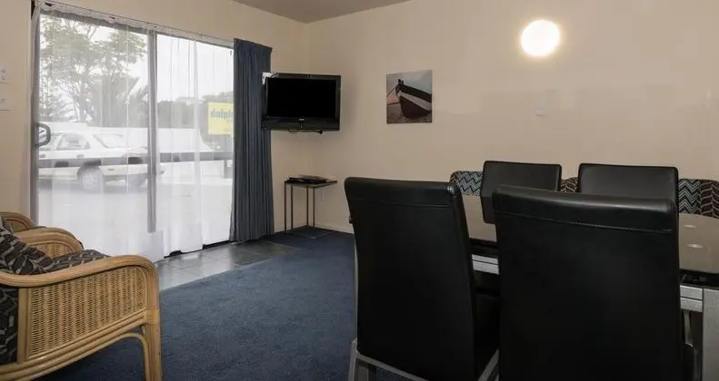 Dolphin Motel