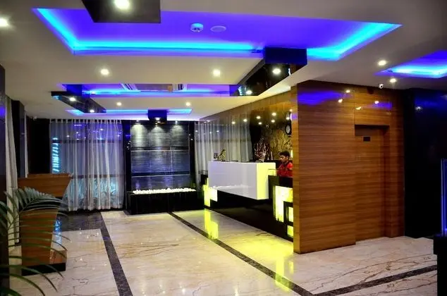 The Dolphin Palace - Lobi