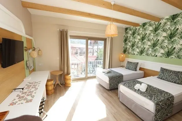 Dolphin Park Hotel