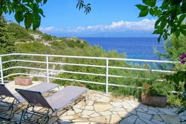 Dolphin Studio Swimming Pool Walk to Beach Sea Views A C Wifi Car Not Required - 559
