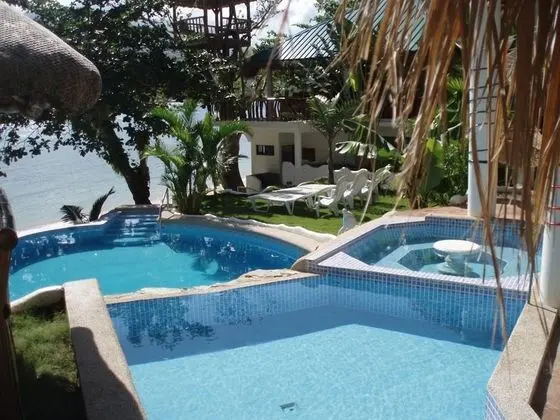 Dolphinbay Beachfront & Dive Resort - Havuz
