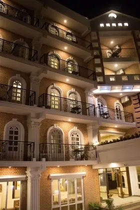 DOM Himalaya Hotel - Dış Mekan