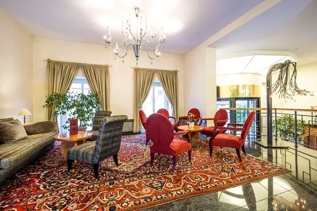 Dom Hotel Limburg - Lobi
