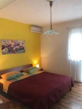Domagoj - on the Beach - A1 Crveni - Oda