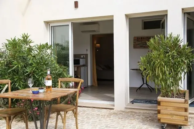 Domaine de la Font des Pères - Dış Mekan
