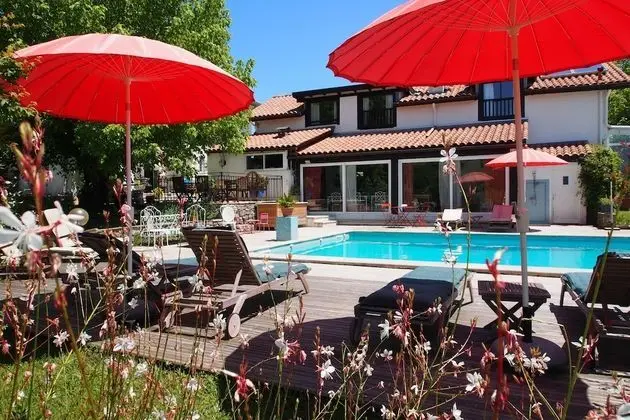 Domaine De Millox - Havuz