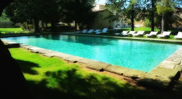 Domaine des Escaunes - Havuz