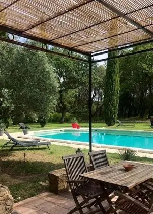 Domaine du Commandeur - Havuz