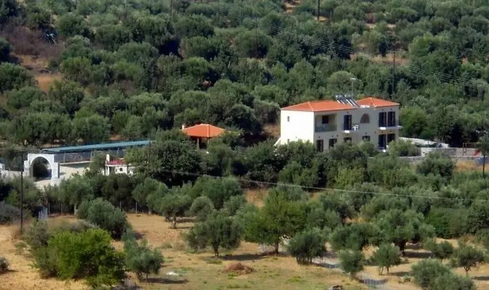 Domaine Papakonstantis Apartments To Let