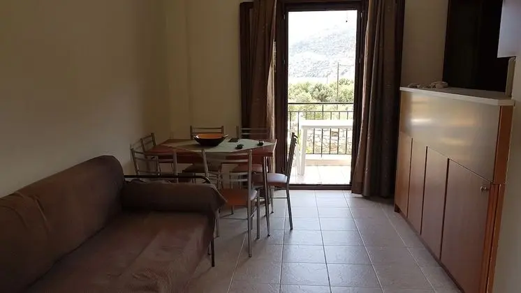 Domaine Papakonstantis Apartments To Let - Lobi