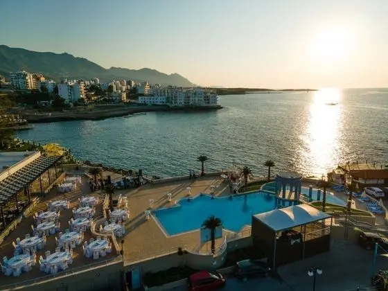 Dome Hotel & Casino - Havuz