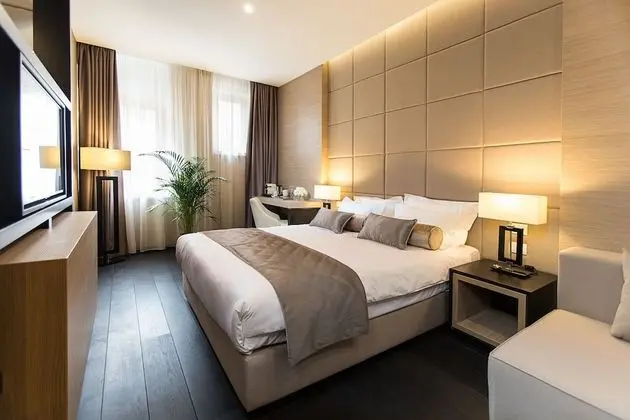 Dominic & Smart Luxury Suites Republic Square