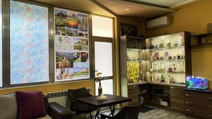 Domino Yerevan Hostel & Tours - Lobi