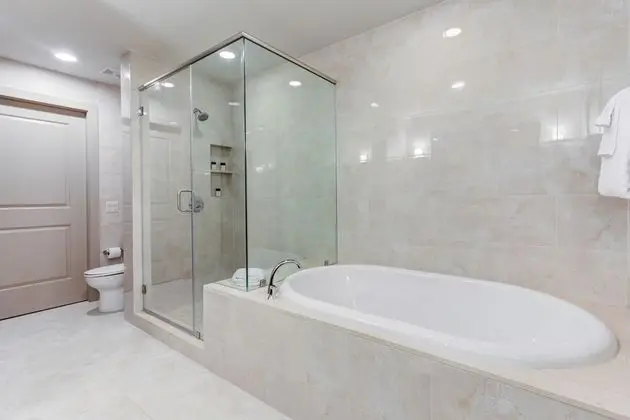 Domio Downtown Elegant 2BR 10 Min to Bbva Compass Soccer Stadium - Banyo Tipleri
