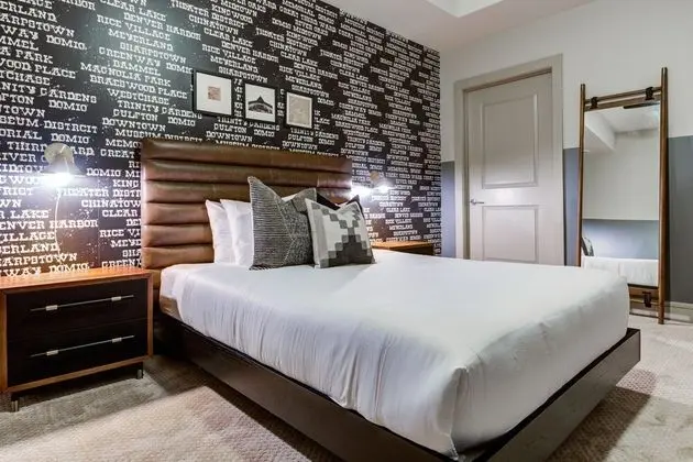 Domio Downtown Stunning 2BR Indoor Basketball Court - Oda