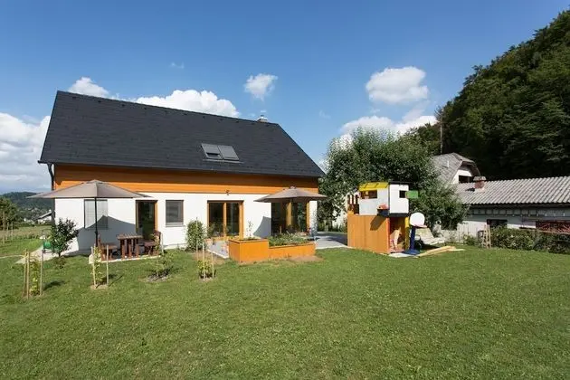 Domovoj Apartments and Rooms