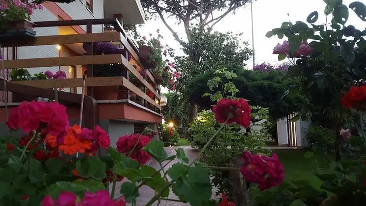 Domus Gratiae - Dış Mekan