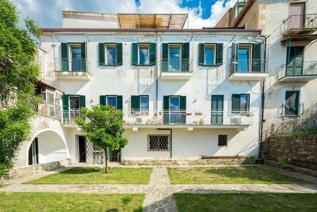 Domus Indomita - Dış Mekan