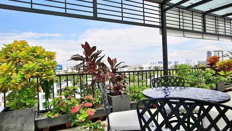 Donald Service Apartment
