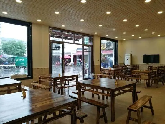 DONG JIANG HU XIANG CUN DA WAN CAI Hotel - Yerinde Yemek