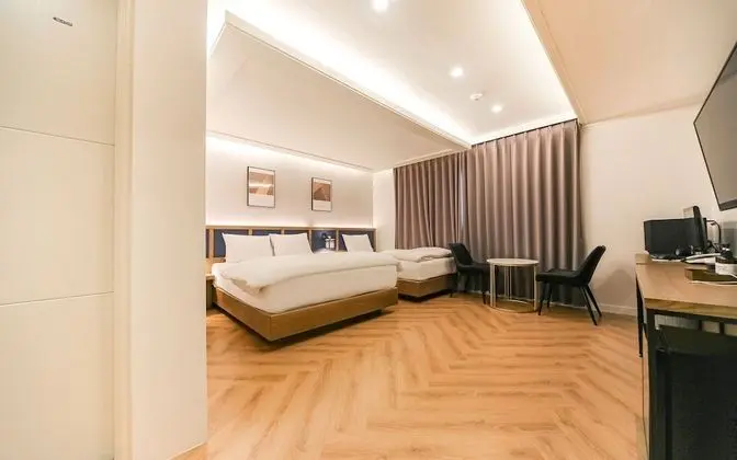 Dongchon Amusement Park Gallery Hotel - Oda