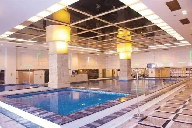 Dongguan Silver Holiday Hotel - Havuz